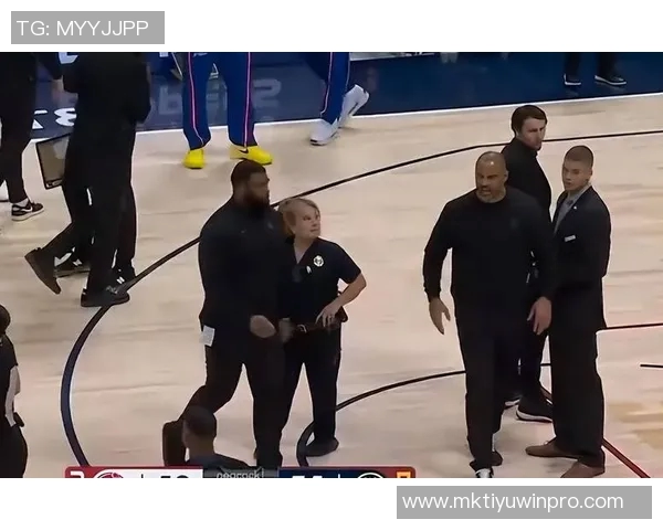 阿门对裁判判罚感到震惊半场4犯需更加谨慎应对挑战